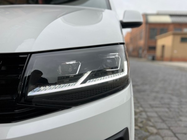 Voll LED Scheinwerfer Tagfahrlicht für VW T6 Bj. 15-19 Schwarz mit LED Blinker