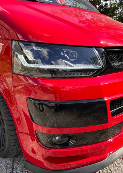 Voll LED Scheinwerfer Tagfahrlicht für VW T5 GP Facelift Bj. 10-15 Schwarz mit dynamischem LED Blink