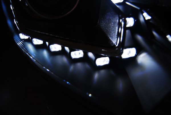 Scheinwerfer LED Tagfahrlicht Optik für Ford Focus 3 Bj. 11-14 Schwarz