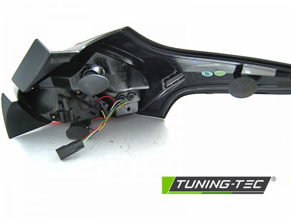 LED Lightbar Rückleuchten für Ford Focus MK3 Bj. 15-18 Rot/Chrom dynamischer Blinker